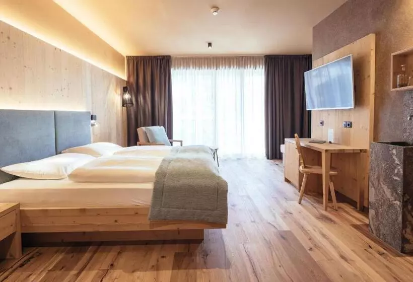 Hotelli Tirolerhof
