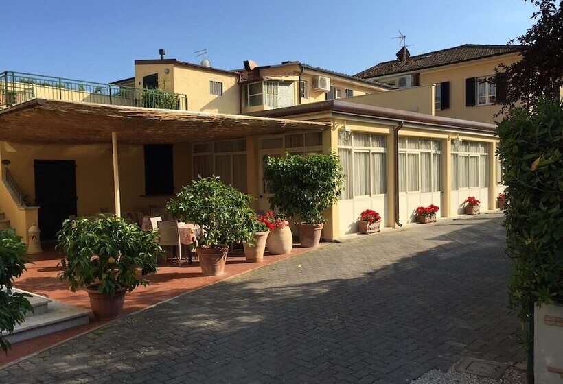 هتل Verdesolemare