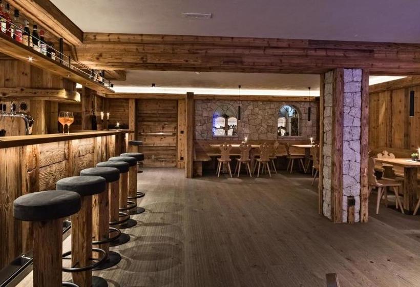 Отель Villa Monica