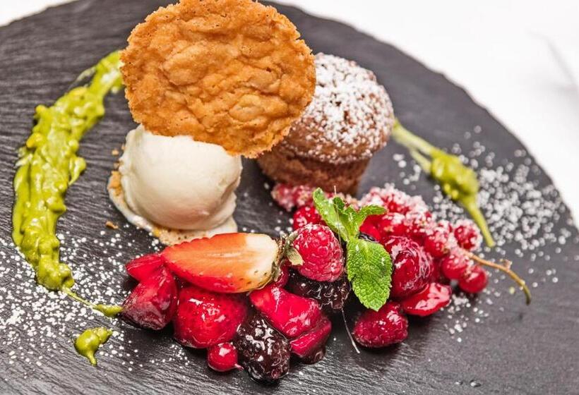 Отель Villa Monica