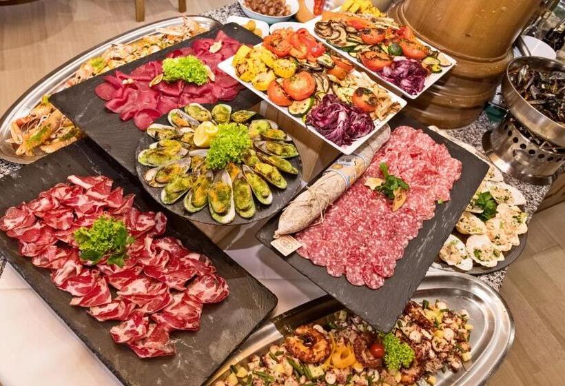 Отель Villa Monica