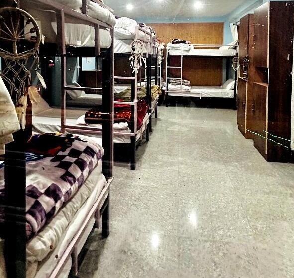 Общежитие Clovee S Rooms Dorms And Restro