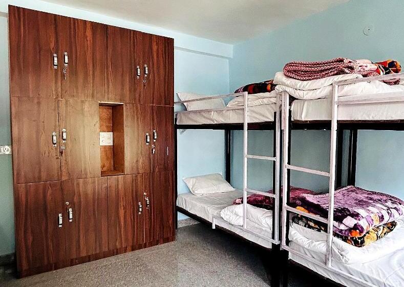 Общежитие Clovee S Rooms Dorms And Restro