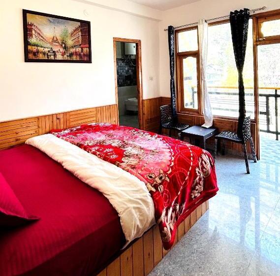 Общежитие Clovee S Rooms Dorms And Restro