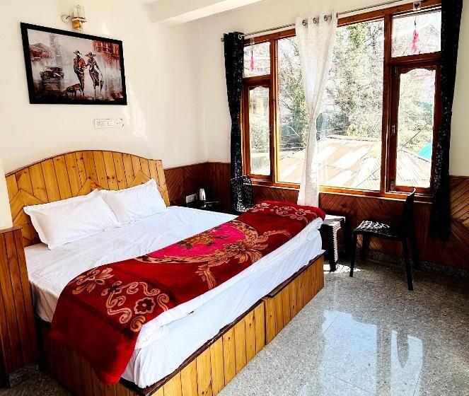 Общежитие Clovee S Rooms Dorms And Restro