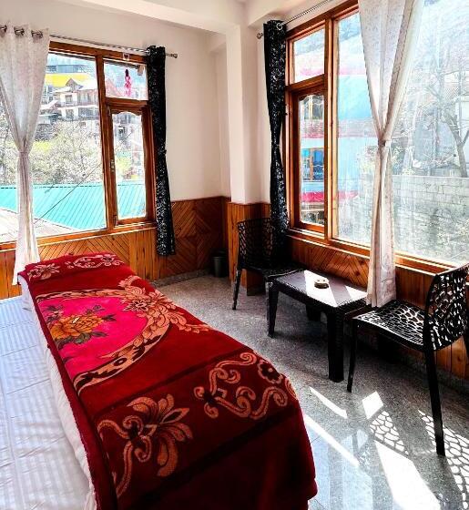 Общежитие Clovee S Rooms Dorms And Restro