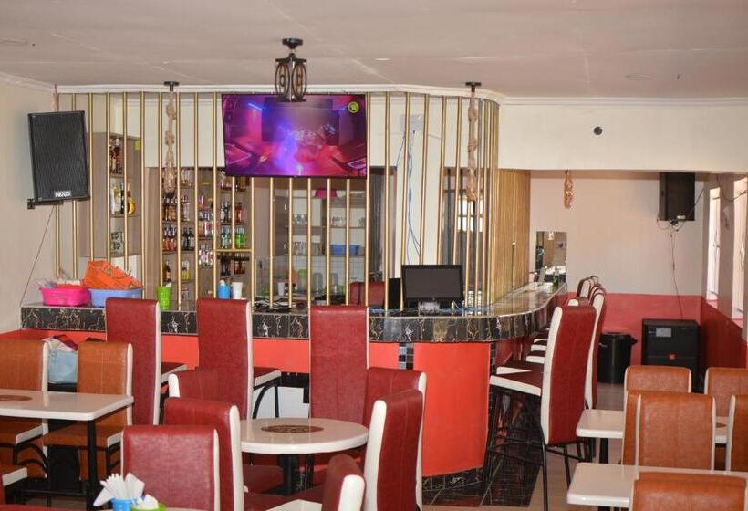 هتل The Farm Bar And Restaurant