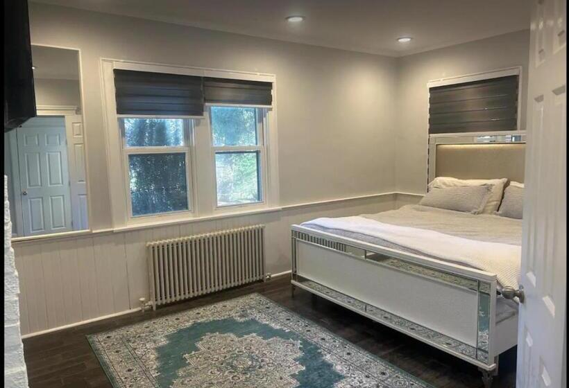 Пансион Private Suite In Huntington Station