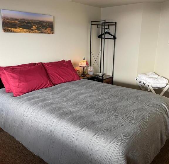 مبيت وإفطار The Lair At Crimson House