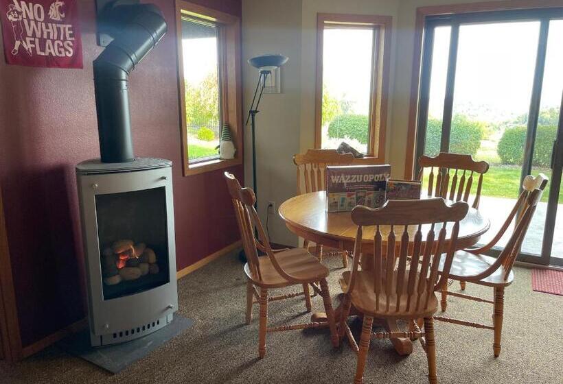 مبيت وإفطار The Lair At Crimson House