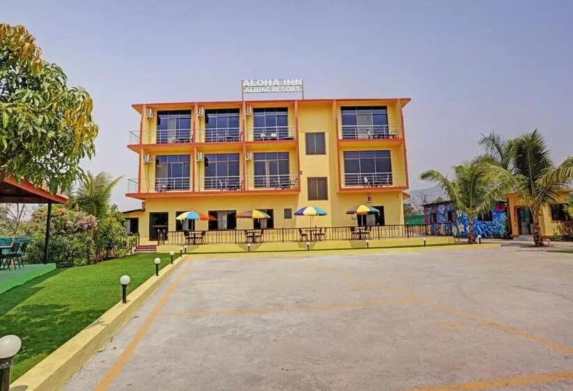 ホテル Aloha Snehal Patil