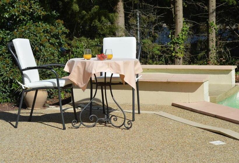 هتل Le Domaine D Euphony