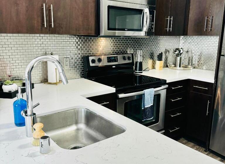 هتل Stylish Hollywood Blvd. W/ Free Parking