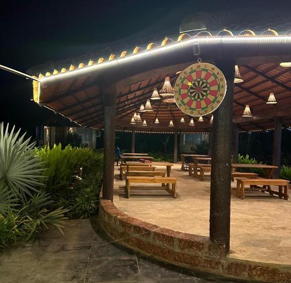 Hotel The Parijat Cottages