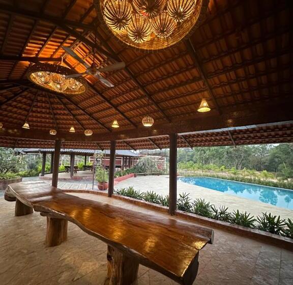 Hotel The Parijat Cottages