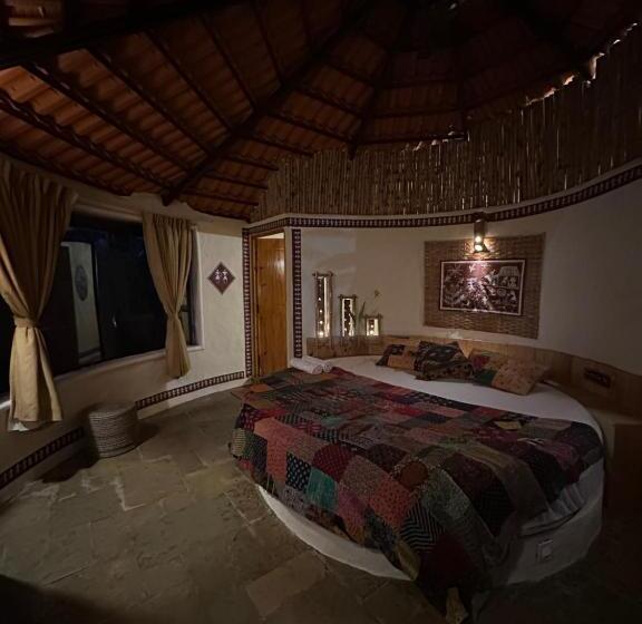 Hotel The Parijat Cottages