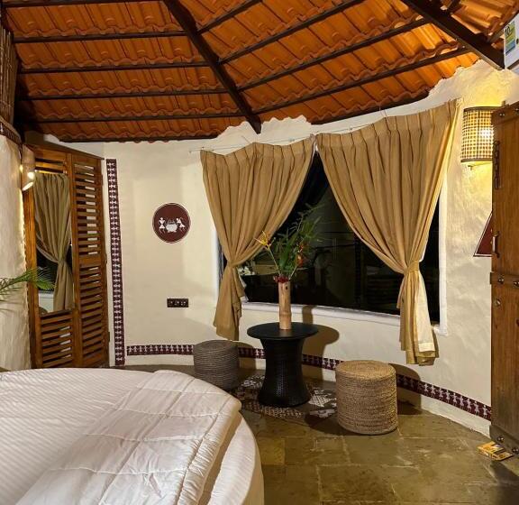 Hotel The Parijat Cottages