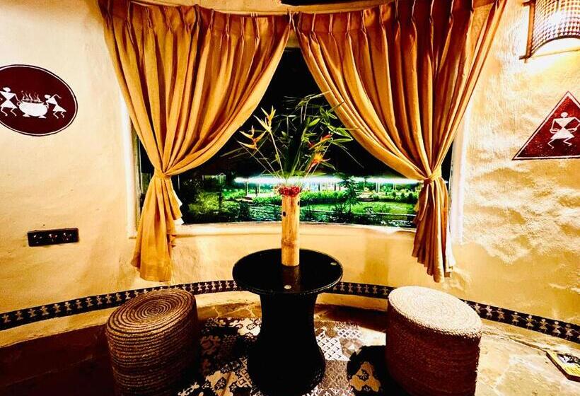 Hotel The Parijat Cottages