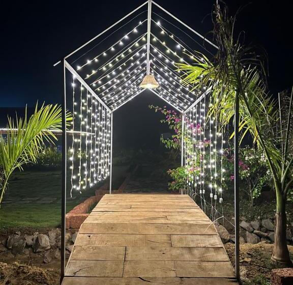 Hotel The Parijat Cottages