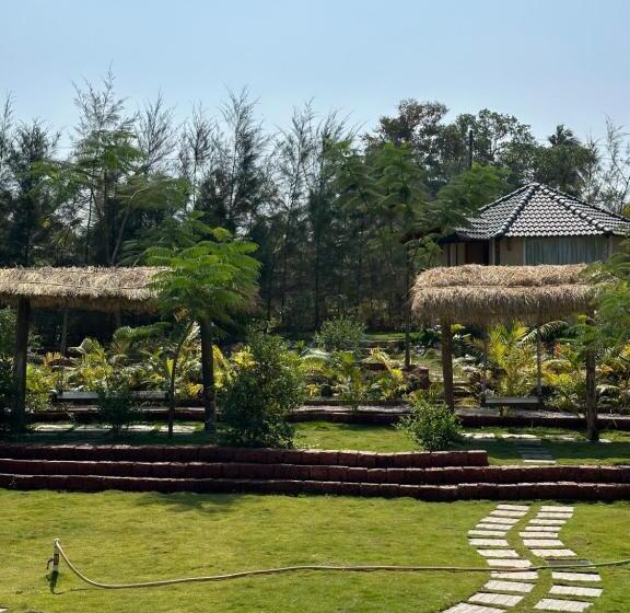 Hotel The Parijat Cottages