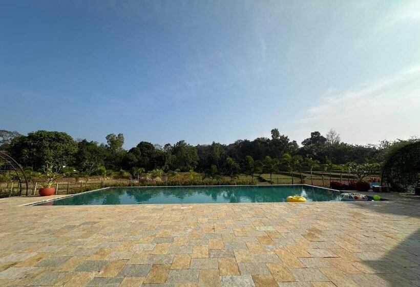 Hotel The Parijat Cottages