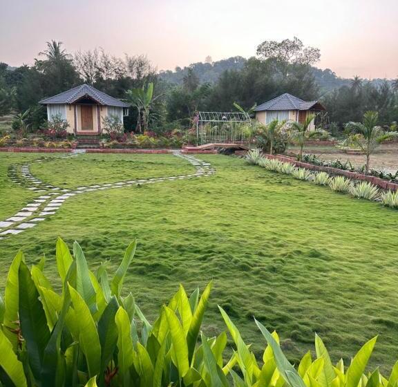 Hotel The Parijat Cottages