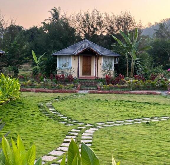 Hotel The Parijat Cottages