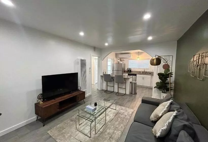 Luxury Mid City Home With Firepit