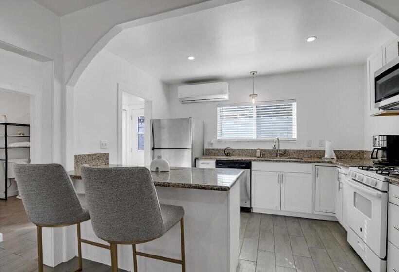 Luxury Mid City Home With Firepit