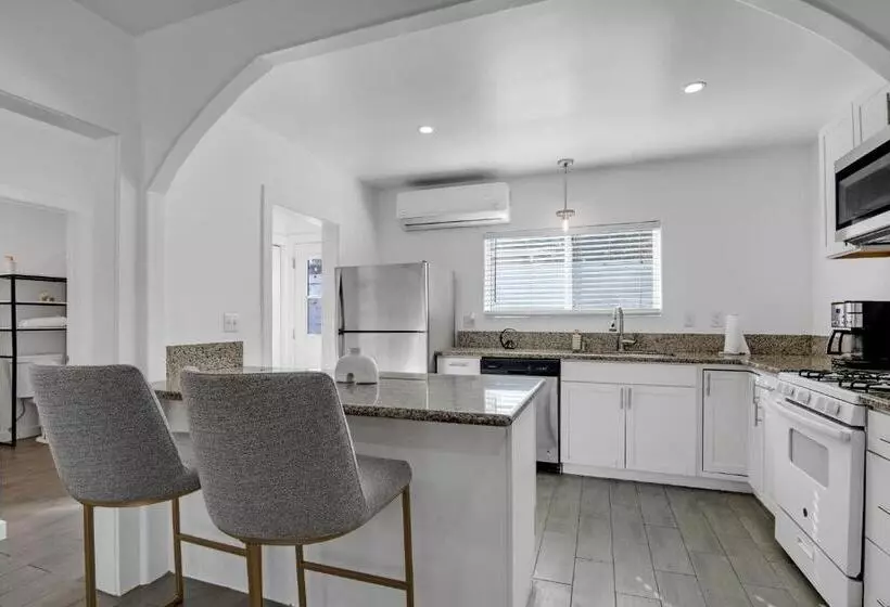 Luxury Mid City Home With Firepit
