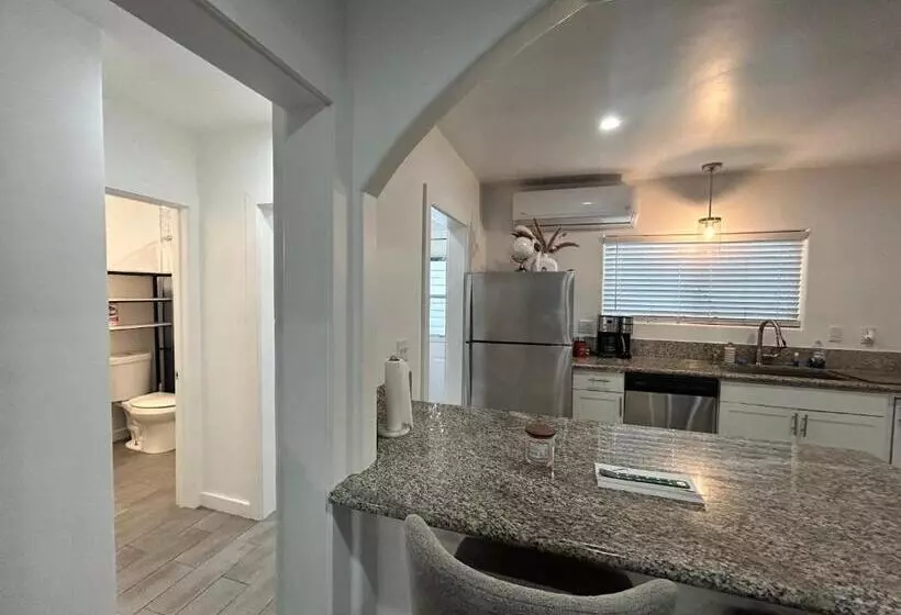 Luxury Mid City Home With Firepit