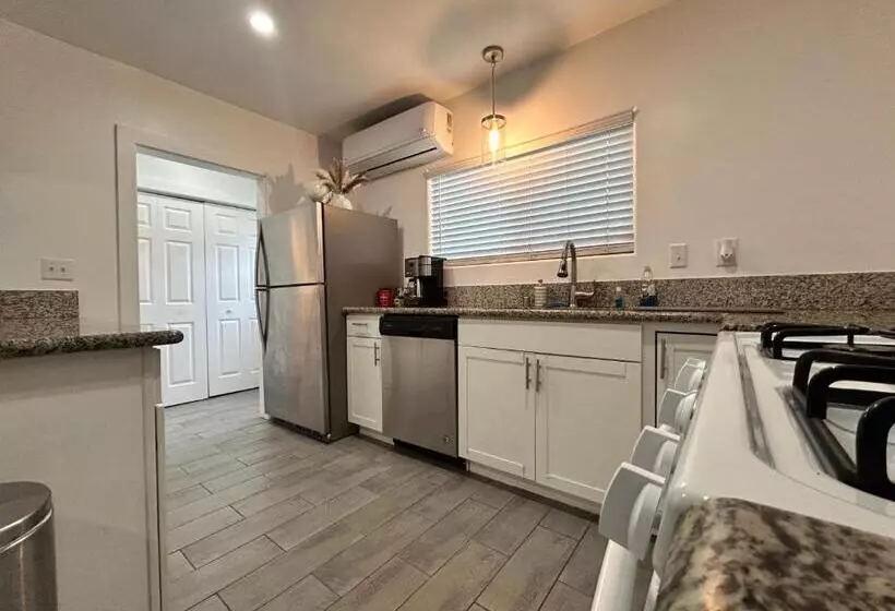 Luxury Mid City Home With Firepit