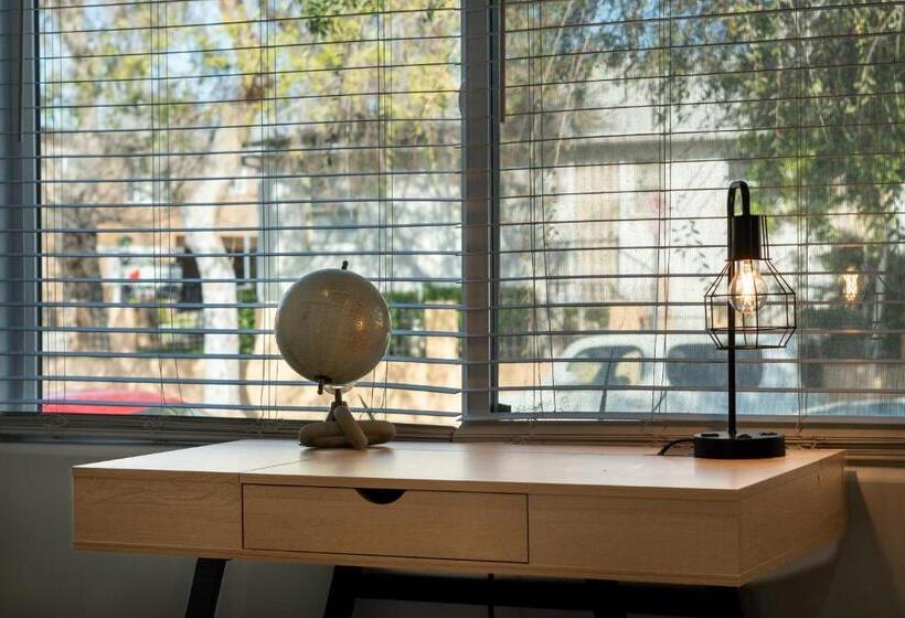 Luxury Mid City Home With Firepit