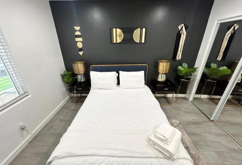 Luxury Mid City Home With Firepit