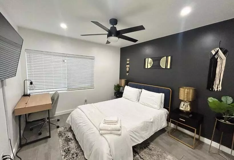 Luxury Mid City Home With Firepit