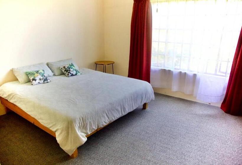 호스텔 Mantis And Moon Surf Paradise & Adventure Lodge