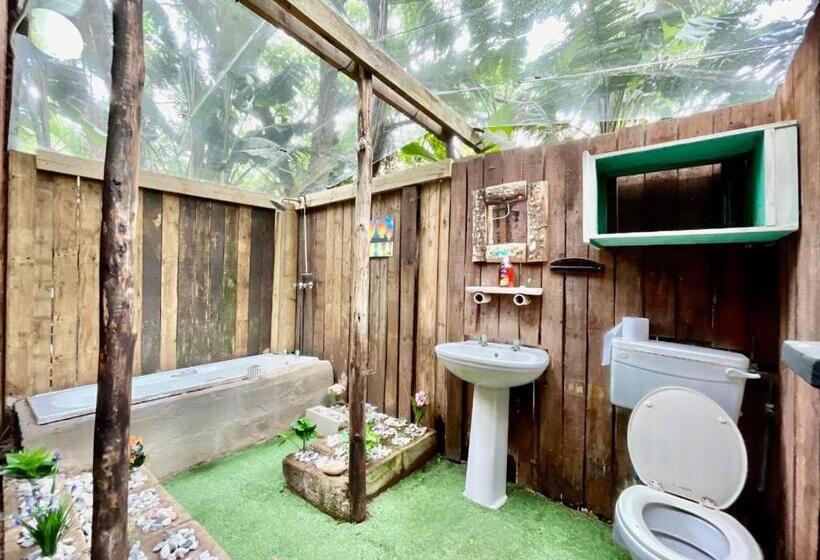 호스텔 Mantis And Moon Surf Paradise & Adventure Lodge