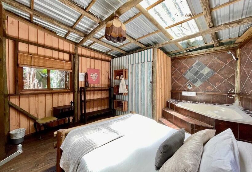 호스텔 Mantis And Moon Surf Paradise & Adventure Lodge