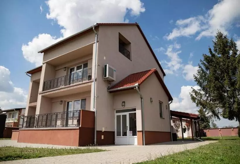 Majatalo Farkas Villa