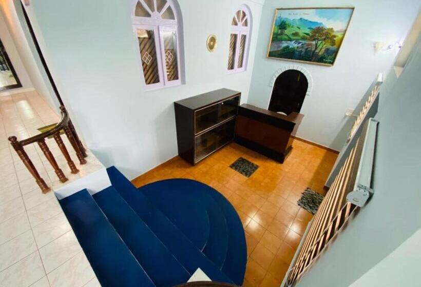 Отель Bob Lesiure