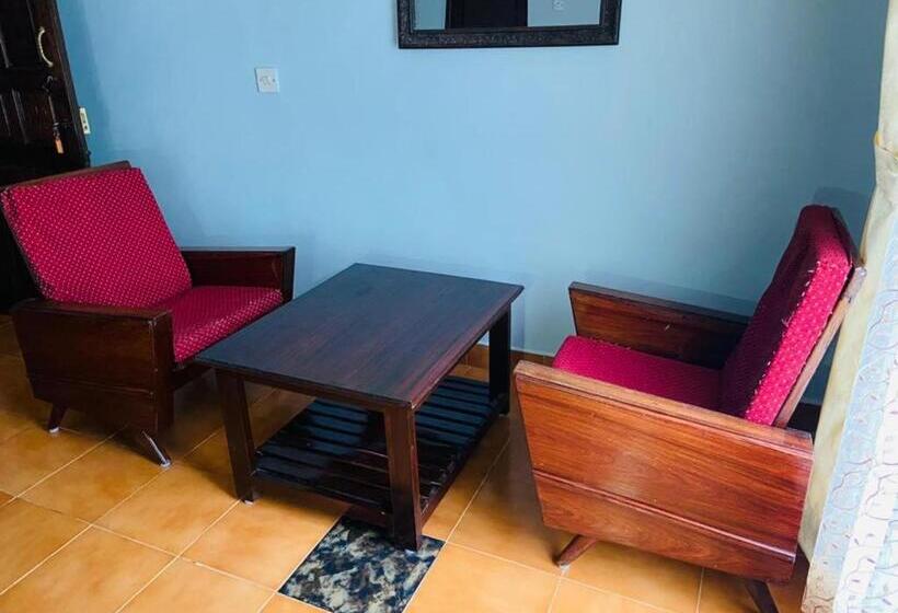 Отель Bob Lesiure