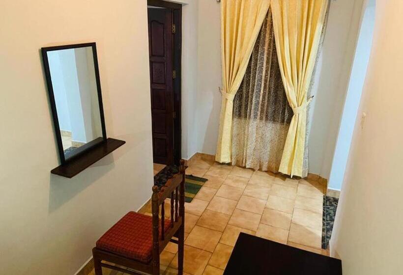 Отель Bob Lesiure