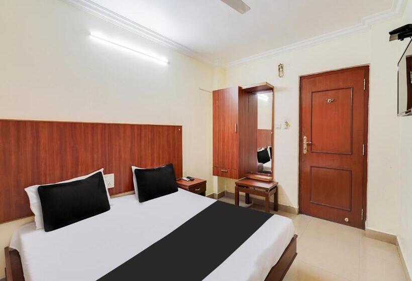 호텔 Oyo Meenaachi Inn