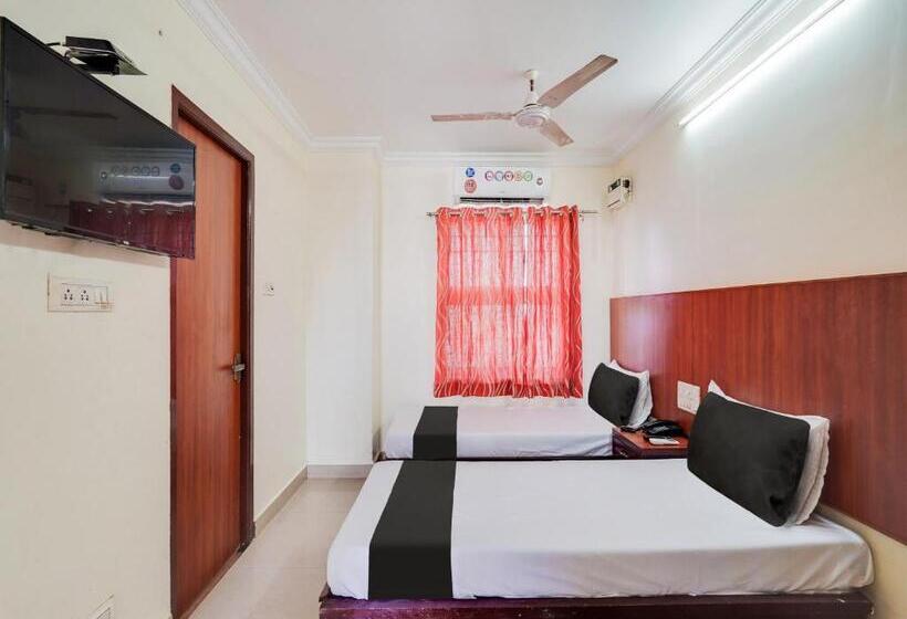 호텔 Oyo Meenaachi Inn