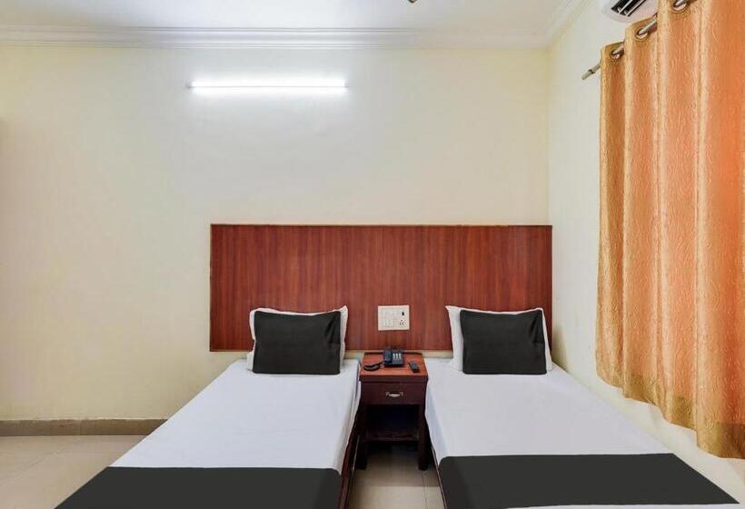 호텔 Oyo Meenaachi Inn