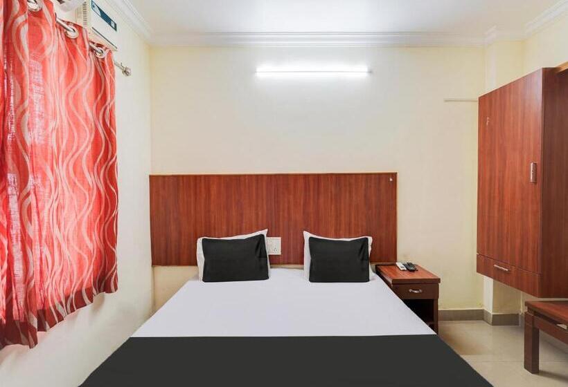 호텔 Oyo Meenaachi Inn