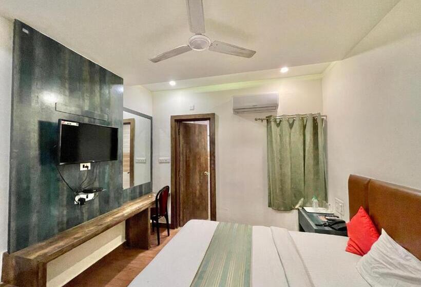 Janaki ! Varanasi ! होटल जानकी హోటల్ జానకి Fully Air Conditioned Hotel Family Friendly Hotel, Near