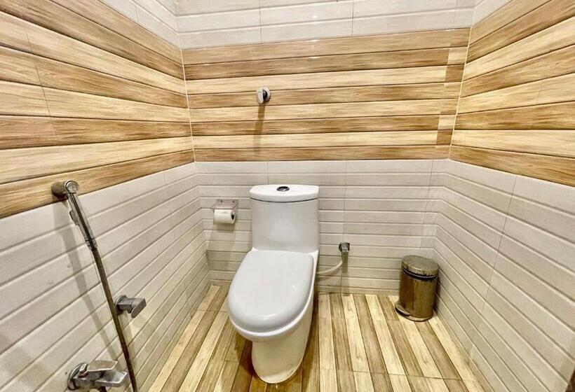 Janaki ! Varanasi ! होटल जानकी హోటల్ జానకి Fully Air Conditioned Hotel Family Friendly Hotel, Near