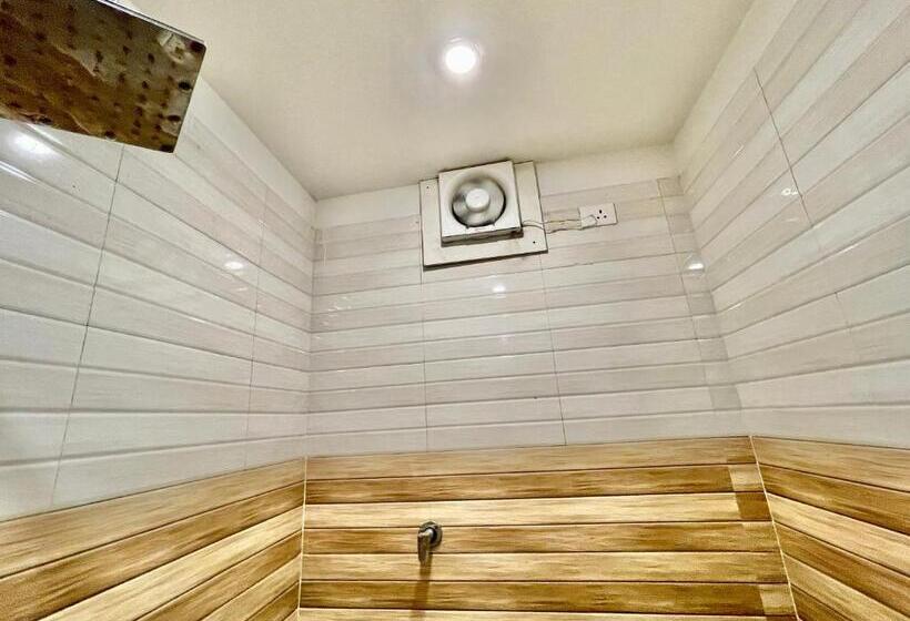 Janaki ! Varanasi ! होटल जानकी హోటల్ జానకి Fully Air Conditioned Hotel Family Friendly Hotel, Near