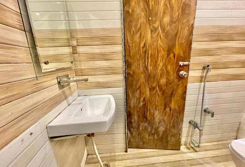 Janaki ! Varanasi ! होटल जानकी హోటల్ జానకి Fully Air Conditioned Hotel Family Friendly Hotel, Near